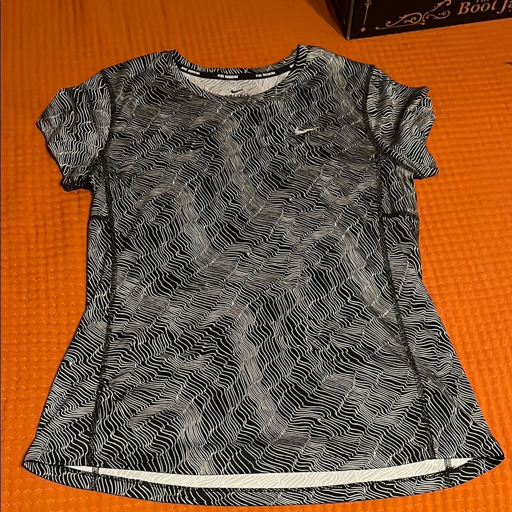 Nike Women's Black and White Patterned Top